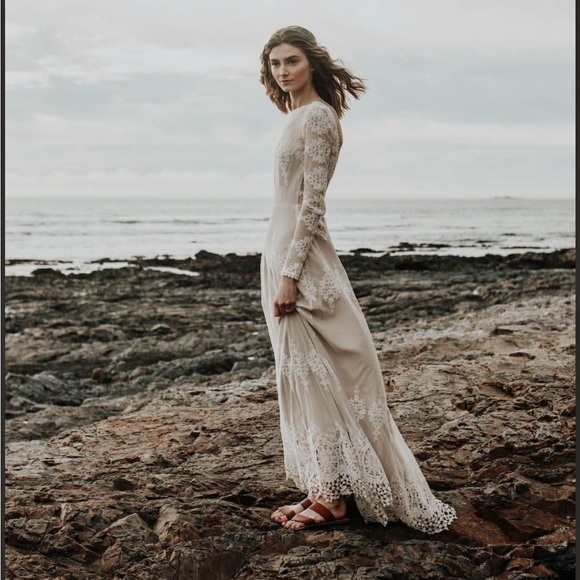 Dreamers and Lovers Lisa Lace Wedding Dress - Picture 9 of 9